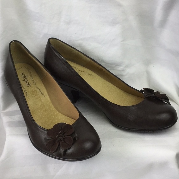 Softspots Women's Brown Pumps - Picture 3 of 8